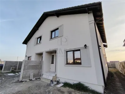 Duplex toate utilitatile - spatios - dormitor la parter - finalizat - Mosnita Noua