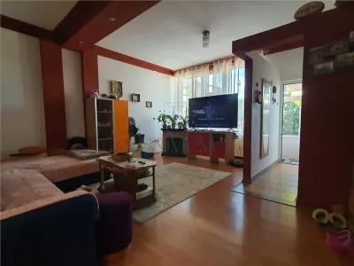 FREIDORF, CASA DECOMANDATA CU 7 CAMERE, 5 DORMITOARE, 3 BAI, BUCATARIE INCHISA SI SPATII DE DEPOZITARE - Timisoara
