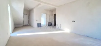 GIROC - Duplex despartit prin camera - 4 Camere - Toate utilitatile - Giroc