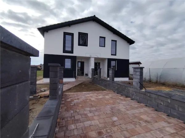Casă 4 camere Moșnița Nouă - poza 1