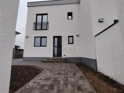 Duplex modern  - asfalt - toate utilitatile - alegere finisaje - Mosnita Noua