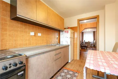 LIPOVEI - ETAJ 2 - DECOMNADAT - 3 CAMERE - 2 BALCOANE - CENTRALA PROPRIE - foto 2