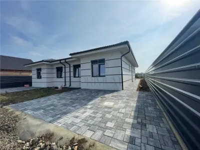Duplex pe parter - locatie excelenta - posibilitate alegere finisaje - compartimentare foarte buna - Mosnita Noua