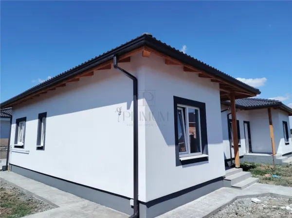 Casă 3 camere Moșnița Veche - poza 1