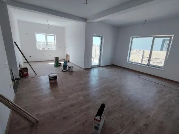 Casă 3 camere Moșnița Veche - poza 2