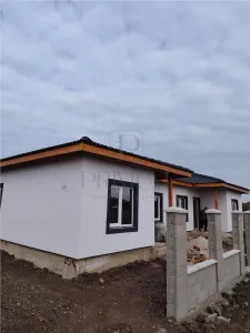 Duplex pe plan - teren generos - zona linistita - foto 2