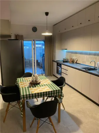 Casă 4 camere Moșnița Veche - poza 1