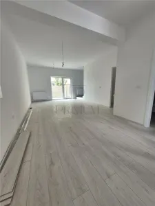 Casa insiruita - partea de margine - teren 90mp - toate utilitatile - zona excelenta - foto 4