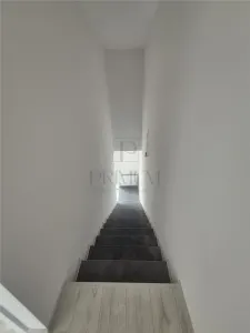 Casa insiruita - partea de margine - teren 90mp - toate utilitatile - zona excelenta - foto 9