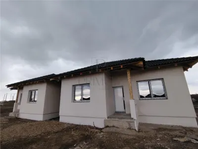 Duplex despartit prin baie - teren 380 mp - toate utilitatile - foto 2