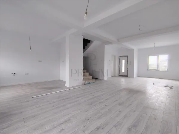 Casă 4 camere Moșnița Nouă - poza 3