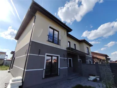 Duplex superb - 5 camere - toate utilitatile - bucatarie inchisa - Mosnita Noua