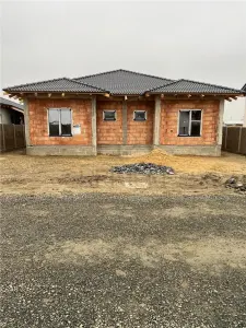 Duplex pe plan - teren generos - Mosnita Veche