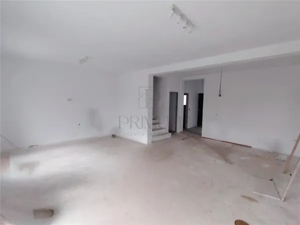 Casă 4 camere Moșnița Nouă - poza 2