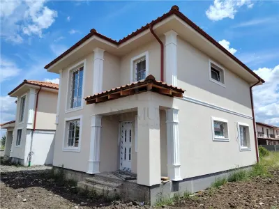 Duplex separat prin garaj - toate utilitatile - personalizare interioara - Mosnita Noua