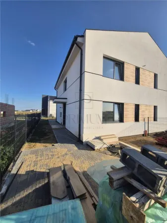 Casă 5 camere Moșnița Nouă - poza 1