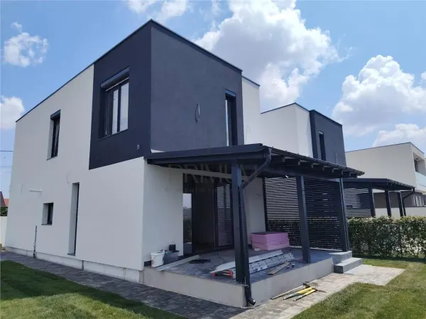 Casă 5 camere Moșnița Nouă - poza 1