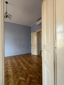 SINAIA - ISTORIC - 5 CAMERE - DECOMANDAT - 2 BAI - CENTRALA PROPRIE - CLIMA - RENOVAT - foto 7