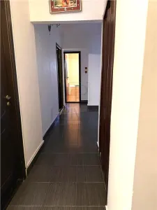 SOARELUI - ETAJ 3 - BLOC IZOLAT - 3 CAMERE - 2 BAI - 2 BALCOANE - DECOMANDAT - CENTRALA PROPRIE - foto 3