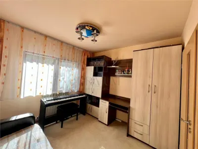 SPITALUL JUDETEAN - PARTER - BLOC IZOLAT - 3 CAMERE - BALCON - CENTRALA PROPRIE - BOXA - foto 11