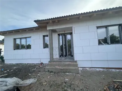 Utvin- toate utilitatile- incalzire in pardoseala= 4 camere- predare la cheie - foto 2
