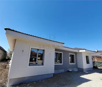 Comision 0 - Duplex la asfalt - 3 bai - personalizare interioara - Albina