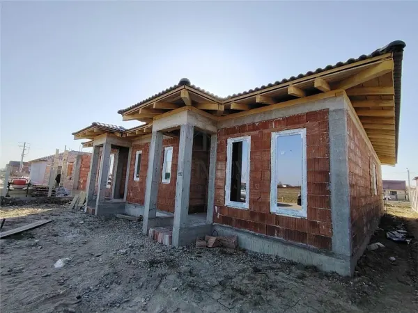 Casă 3 camere Moșnița Nouă - poza 1