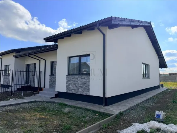 Casă 3 camere Moșnița Veche - poza 1