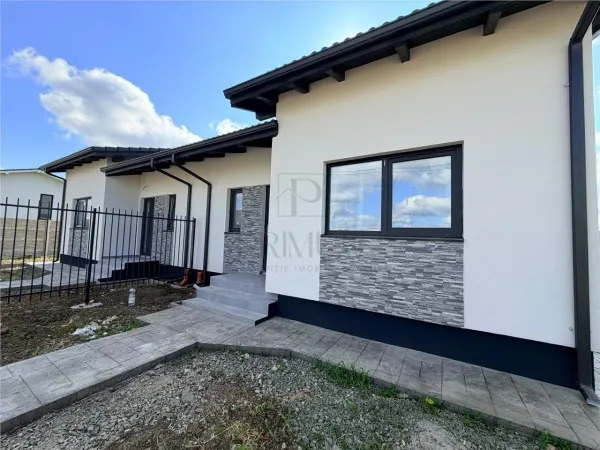 Casă 3 camere Moșnița Veche - poza 2