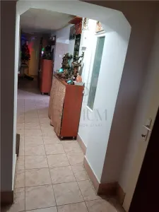 CALEA MARTIRILOR, CASA INDIVIDUALA, 4 CAMERE, 2 BAI, 2 BUCATARII - foto 9