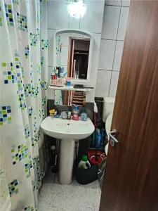 Girocului- centrala proprie- decomandat- etaj intermediar - foto 2