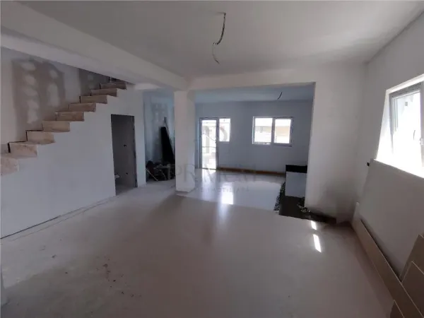 Casă 4 camere Moșnița Nouă - poza 2