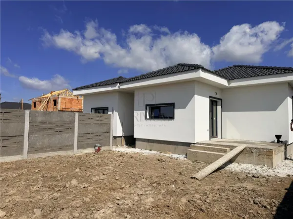 Casă 4 camere Moșnița Nouă - poza 1