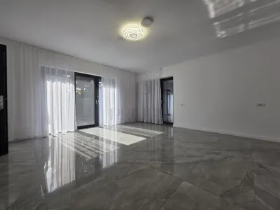 SAGULUI, CASA 4 CAMERE, IMPARTITA IN APARTAMENTE CU TEREN GENEROS - foto 2