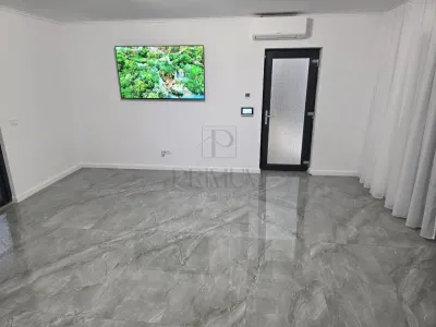 SAGULUI, CASA 4 CAMERE, IMPARTITA IN APARTAMENTE CU TEREN GENEROS - foto 5