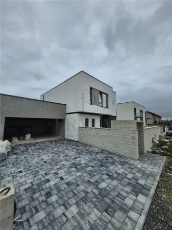 Casă 5 camere Moșnița Nouă - poza 1