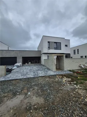 Casă 5 camere Moșnița Nouă - poza 2