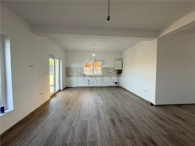 Duplex pe parter - finisaje top- zona excelenta - foto 2