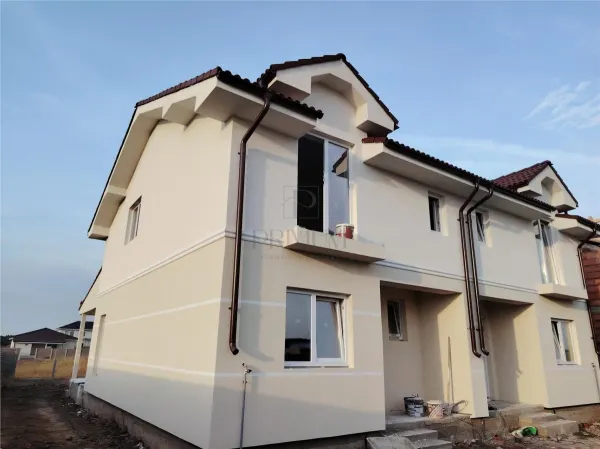Casă 4 camere Moșnița Veche - poza 1