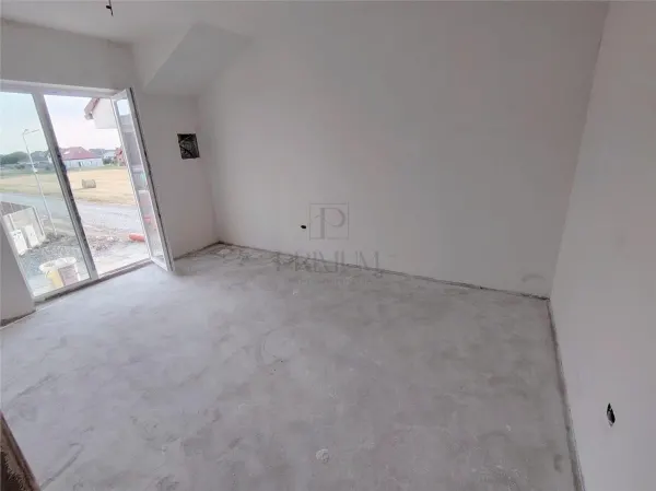 Casă 4 camere Moșnița Veche - poza 3