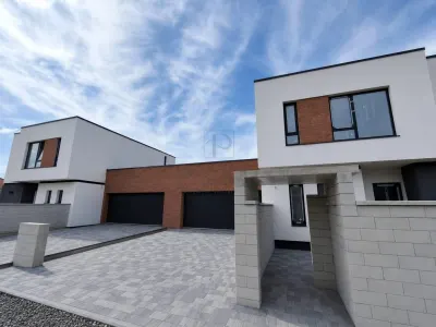 CASE INDIVIDUALE SEPARATE PRIN GARAJ - DESING MODERN - 540 MP TEREN - foto 2