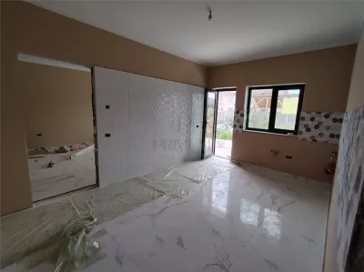 Duplex despartit prin C.T. - spatios -  5 camere - bucatarie inchisa - - foto 3