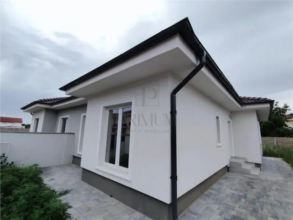 Casă 4 camere Moșnița Nouă - poza 1