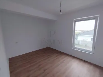 DUPLEX MODERN - ZONA CENTRALA - SEPARAT PRIN BAIE - GAZON SI SISTEM DE IRIGARE - foto 4