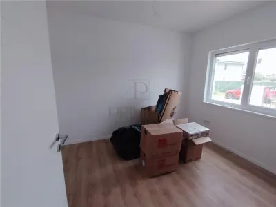 DUPLEX MODERN - ZONA CENTRALA - SEPARAT PRIN BAIE - GAZON SI SISTEM DE IRIGARE - foto 6