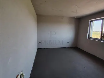 Duplex despartit prin C.T.- dormitor la parter - canalizare - foto 11