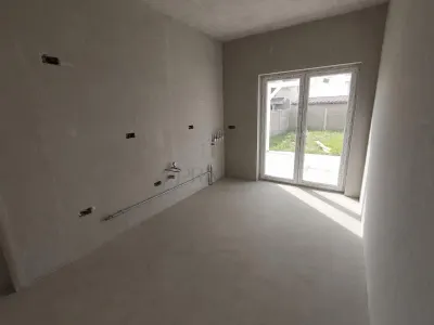 Oportunitate - Duplex modern aproape de Timisoara - despartit prin baie - foto 3