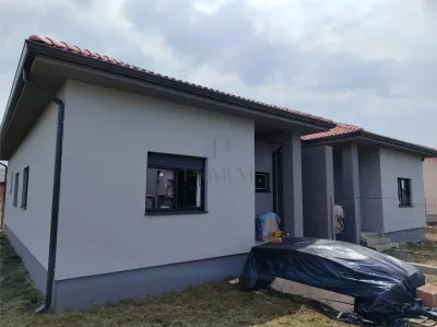 Casă 4 camere Moșnița Veche - poza 2