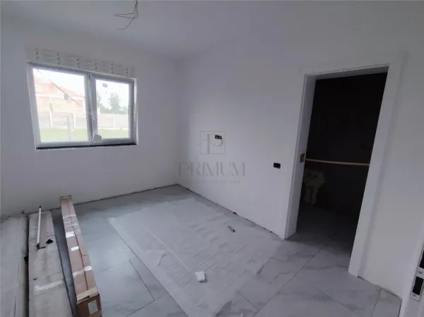 Casă 4 camere Moșnița Veche - poza 4