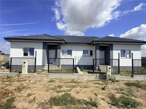 Casă 3 camere Moșnița Nouă - poza 1